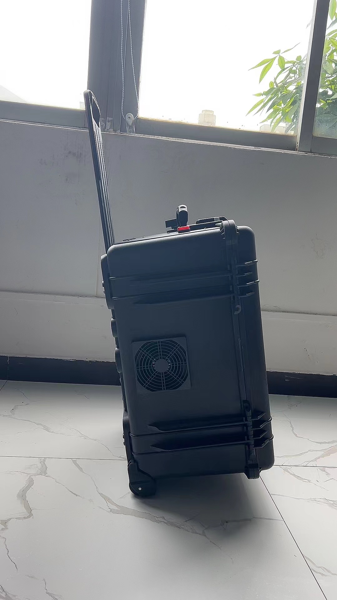 新邵手拉箱型移动通信干扰器